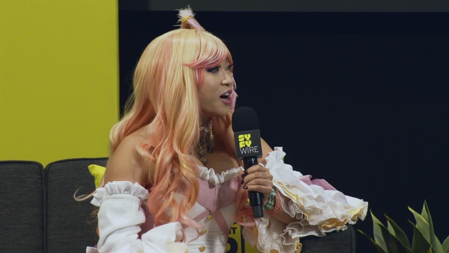 Cosplayer Yaya Han's First Con! (C2E2 2019) Cosplayer Yaya Han's First Con! (C2E2 2019)