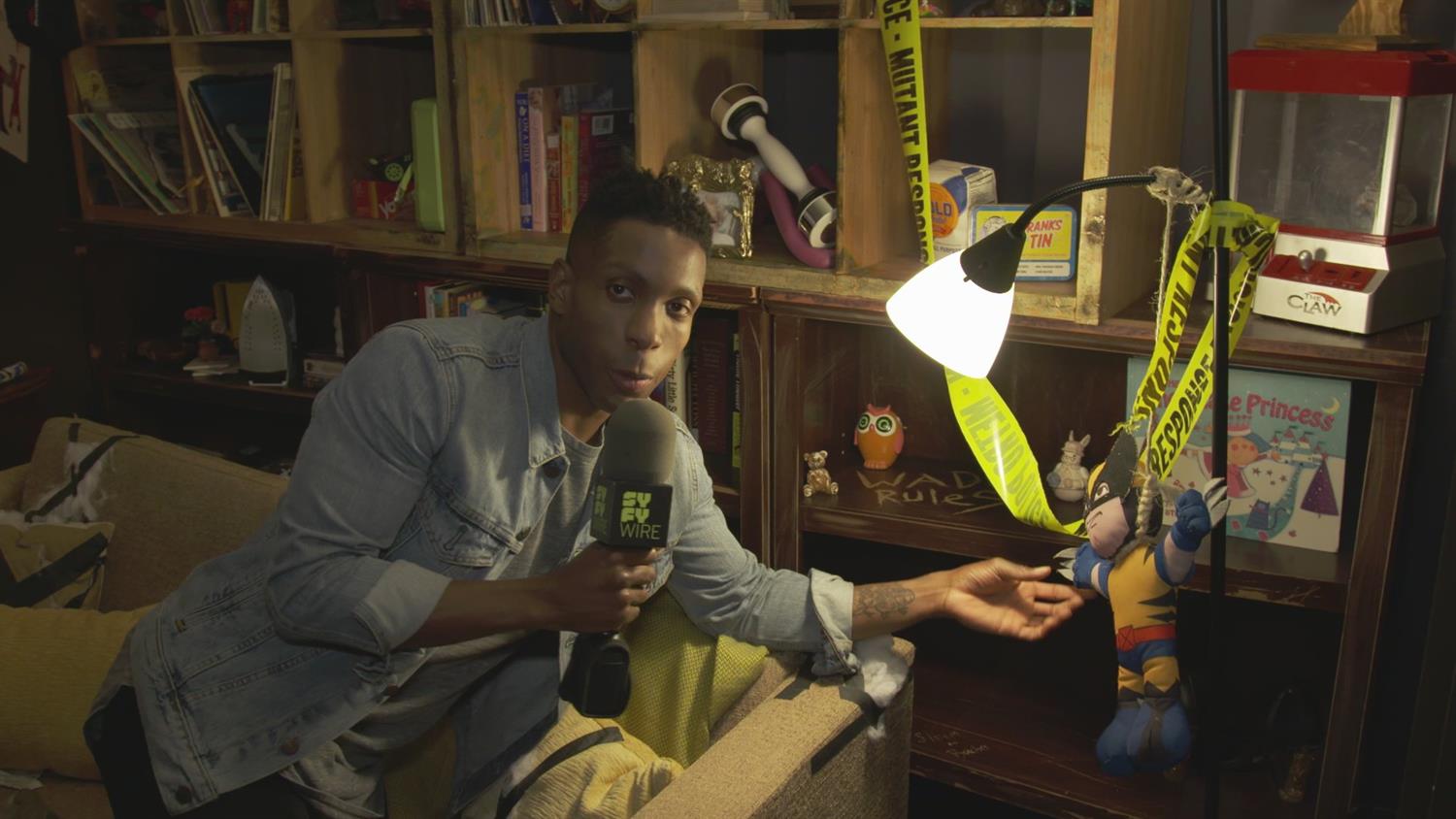Syfy Watch Full Episodes Take A Tour Of Deadpool S Apartment Take A Tour Of Deadpool S Apartment