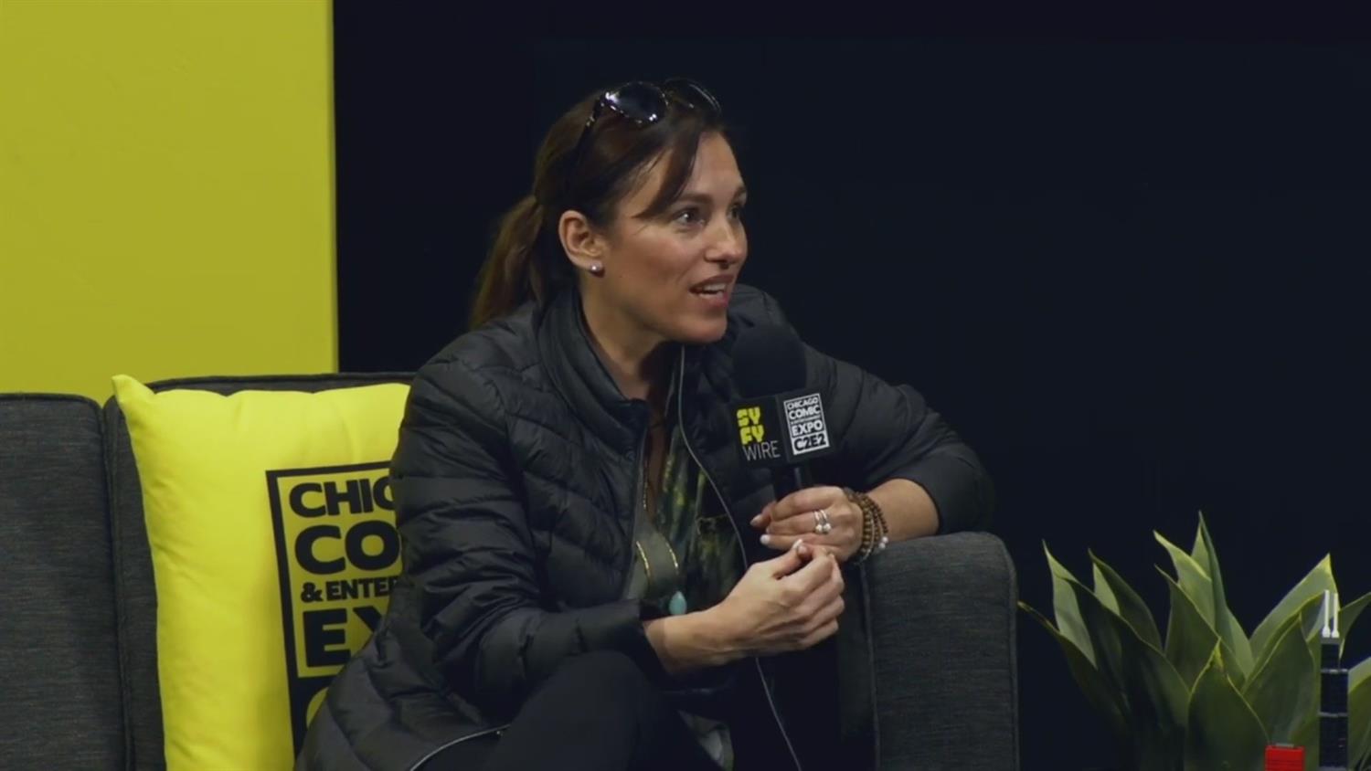 Amy Jo Johnson: From Pink Power Ranger to Director (C2E2 2019) Amy Jo Johnson: From Pink Power Ranger to Director (C2E2 2019)